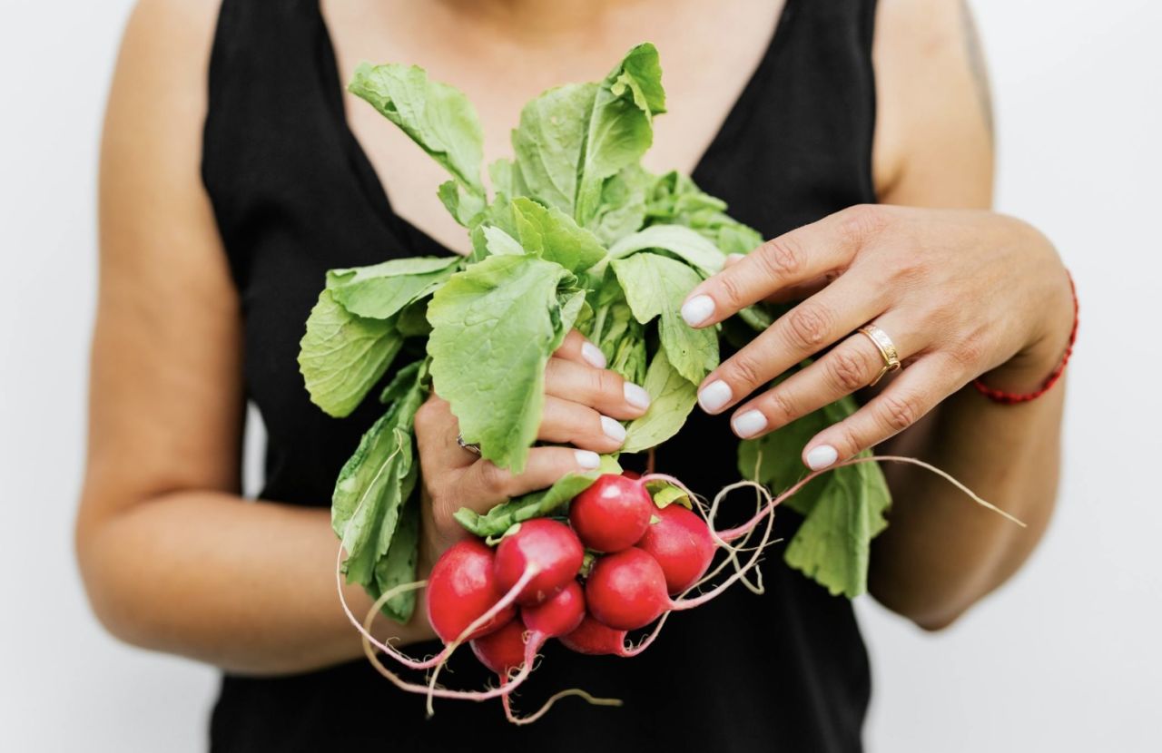 Nowalijki i majówka. Jak wiosna zmienia nasze gotowanie i co łączy je z serami