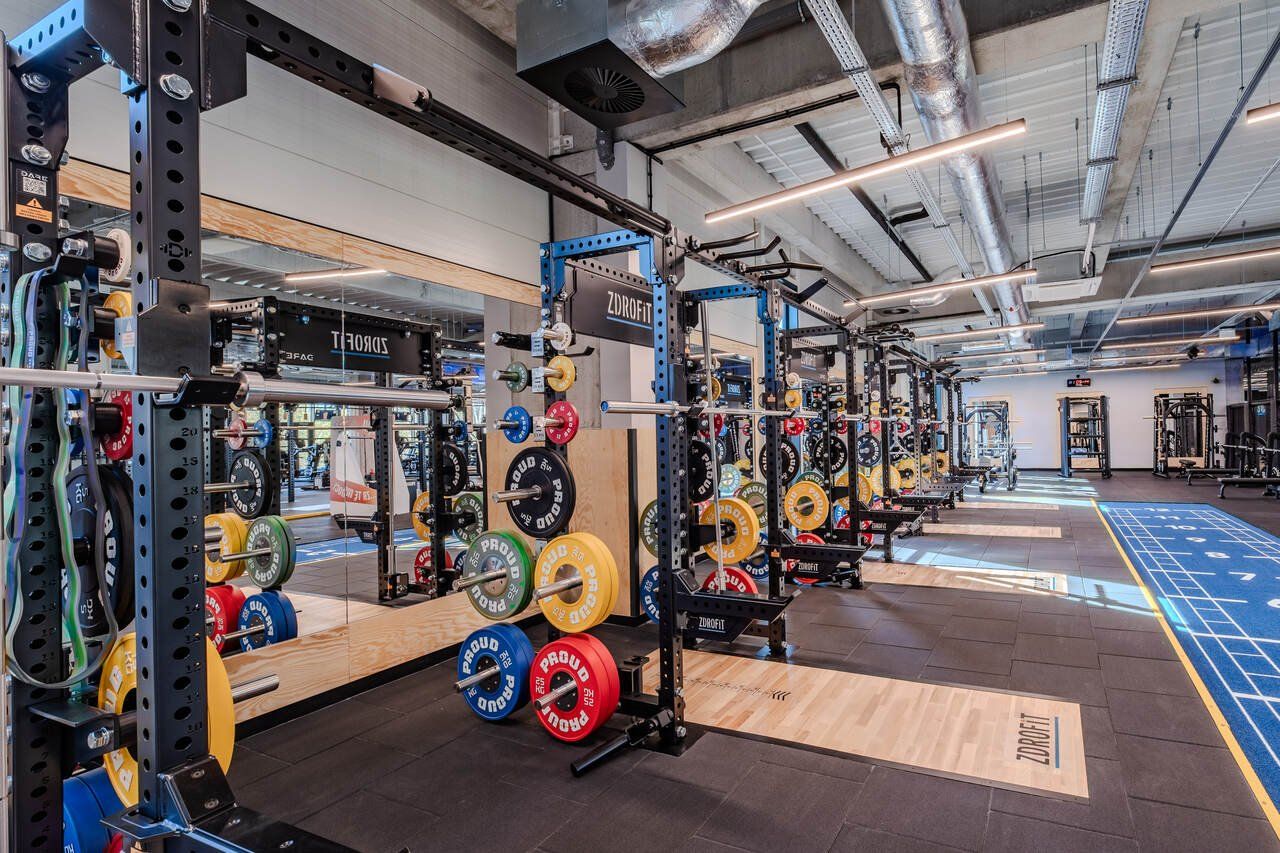 6 na 10 Polaków decyduje o pójściu na siłownię spontanicznie. To dla nich powstają kluby 24h/7