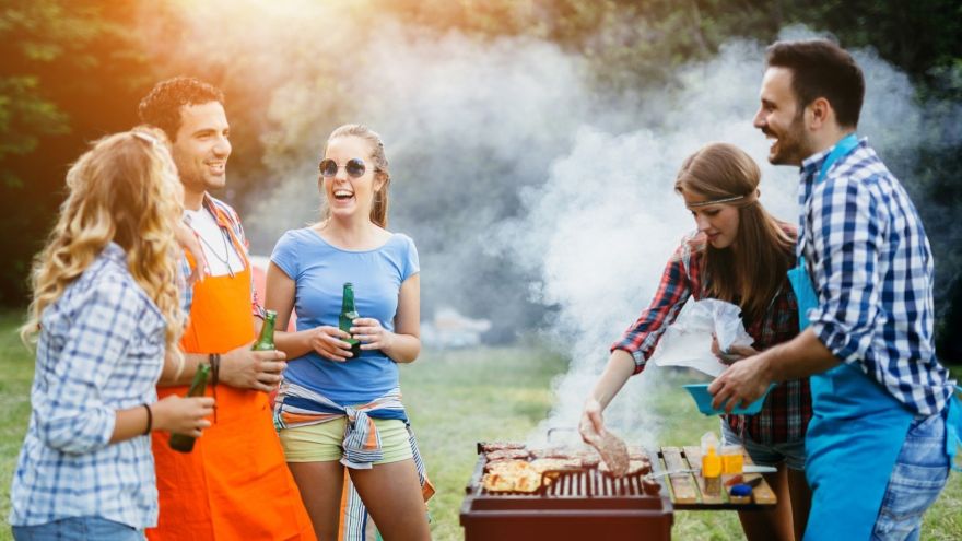 Zdrowie Grill bez alkoholu? Dietetyk i psycholożka wyjaśniają, dlaczego coraz częściej sięgamy po napoje 0%