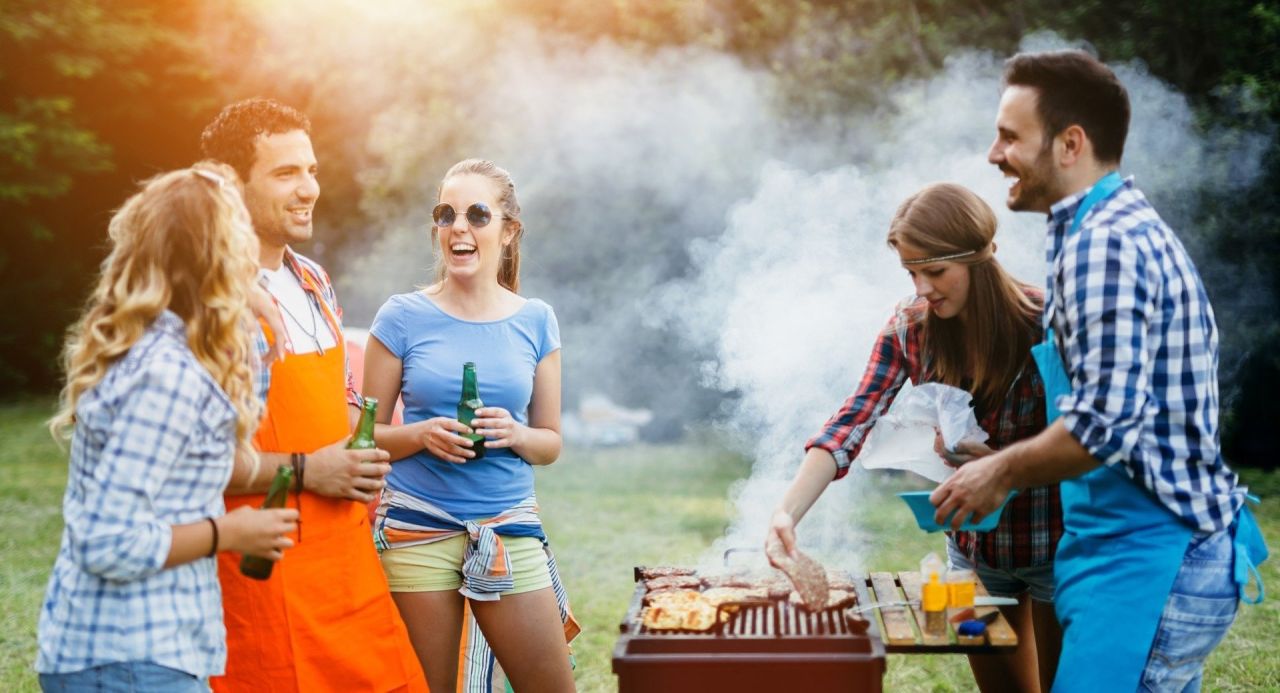 Grill bez alkoholu? Dietetyk i psycholożka wyjaśniają, dlaczego coraz częściej sięgamy po napoje 0%