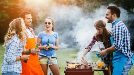 Grill bez alkoholu? Dietetyk i psycholożka wyjaśniają, dlaczego coraz częściej sięgamy po napoje 0%