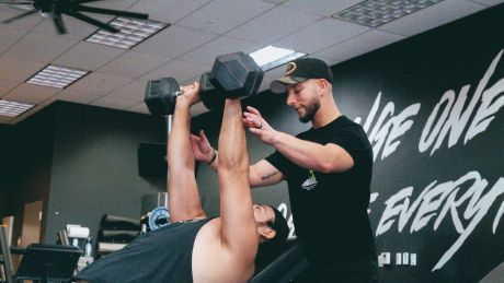 Retencja klientów w klubie fitness – dlaczego lojalny klubowicz jest cenniejszy niż nowy lead