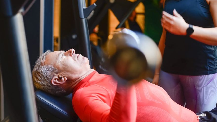 Trening Trening funkcjonalny po 40. roku życia – jak poprawić siłę, równowagę i sprawność na co dzień?