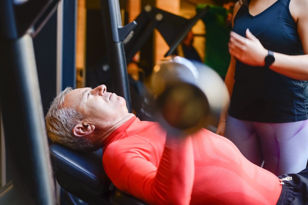 Trening funkcjonalny po 40. roku życia – jak poprawić siłę, równowagę i sprawność na co dzień?