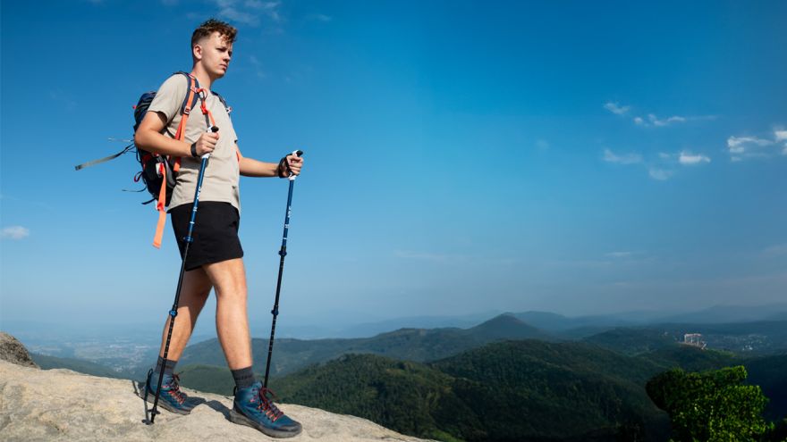 Sprzęt Karimata, śpiwór i kijki do nordic walkingu – praktyczne wyposażenie dla osób, które kochają aktywność i noclegi w terenie