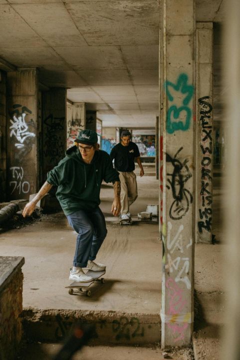Sportowa pasja i uliczny styl – jak marka Prosto wspiera aktywny tryb życia?	