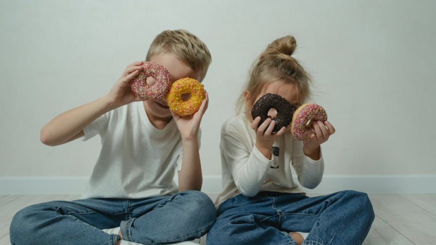 Dieta Dlaczego dzieci kochają słodycze? Jak przygotować zdrowe przekąski, które nie ustępują smakiem cukierkom