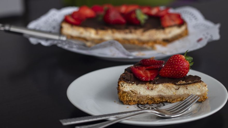Dieta Sernik na zimno z jogurtu skyr i truskawek – deser bogaty w białko