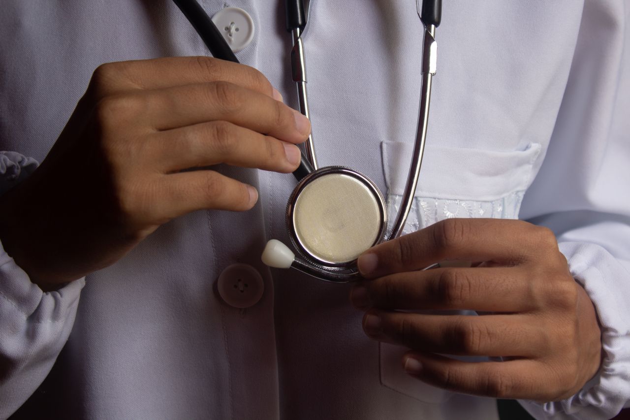 Dr Google przed doktorem medycyny? Dlaczego coraz częściej diagnozujemy się sami