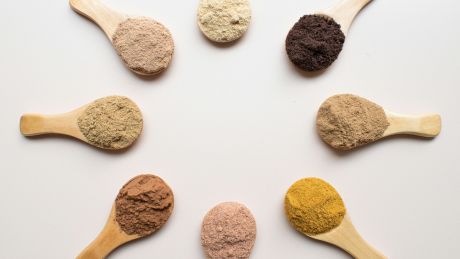Kolagen, który działa szerzej niż zwykły hydrolizat – jak wybrać formułę beauty wspierającą skórę, włosy i paznokcie?