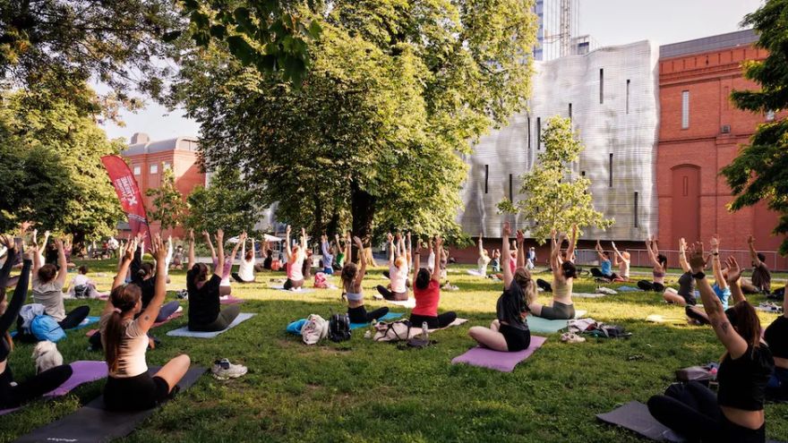 Fit biz Darmowa joga i pilates przez całe wakacje. Rusza letni cykl treningów pod chmurką