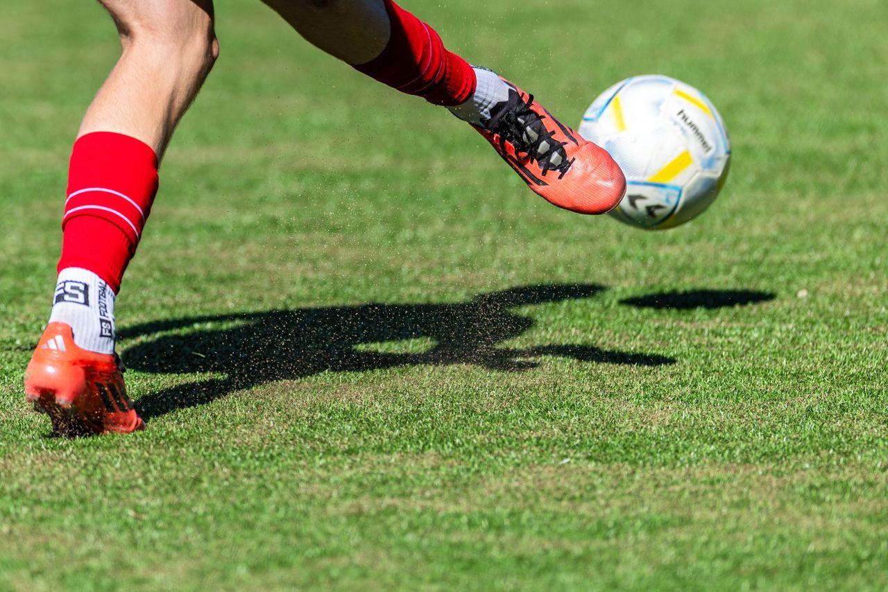 Dlaczego miliony ludzi kochają piłkę nożną? I dlaczego warto, by dzieci grały w futbol?