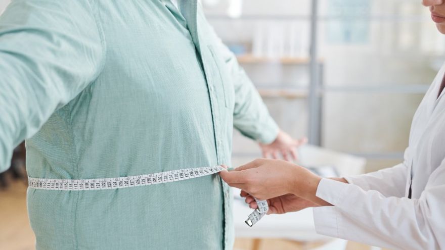 Zdrowie Leczenie otyłości to nie tylko operacja - w jaki sposób wsparcie psychologiczne i dietetyczne zwiększa skuteczność terapii?