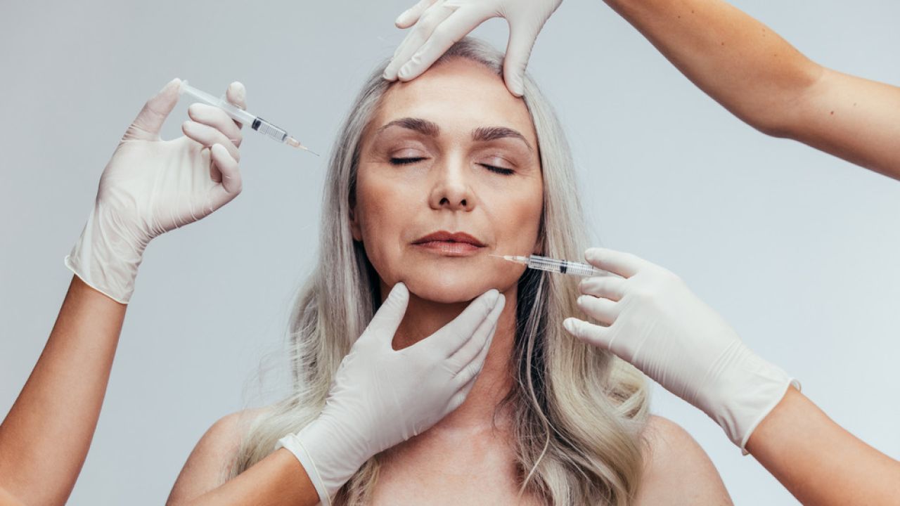 Medycyna estetyczna czy pokaz mody? Dermatolog o trendach, które wracają pod nowymi nazwami 