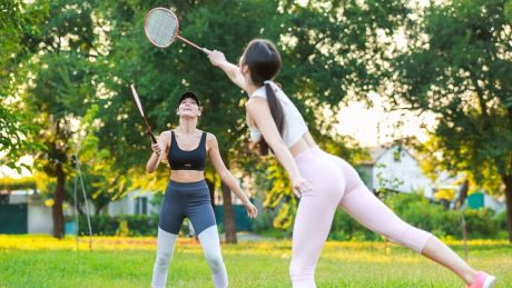 Tenis, badminton i ping-pong ćwiczą nie tylko ciało. Co dzieje się wtedy w mózgu?