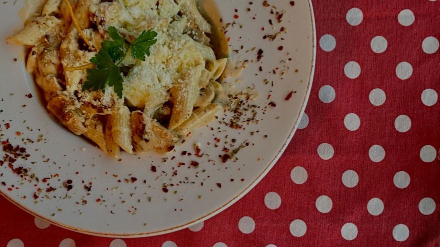 Dieta Czy jedzenie po 20:00 naprawdę tuczy? Dietetyk wyjaśnia, co mówi nauka