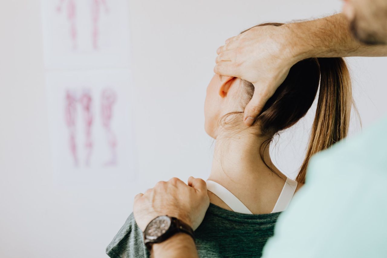 Chiropraktyka i biorezonans – kiedy warto z nich skorzystać? Holistyczne podejście do zdrowia w Krakowie