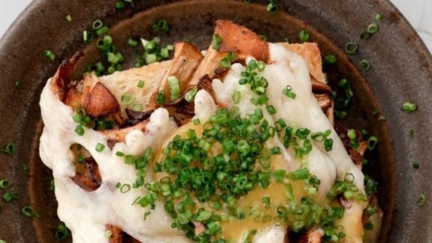 Dieta Tosty z kurkami, serem i kremowym żółtkiem