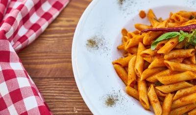 Penne w sosie pomidorowym z kurczakiem