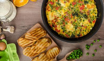 Frittata z warzywami i jogurtem greckim