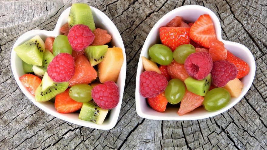 Owoce Czy dzieci powinny jeść tyle samo warzyw i owoców co dorośli?