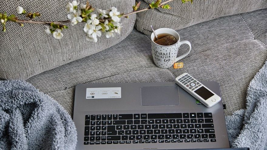 Emocje Home office okazał się pułapką żywieniową i emocjonalną