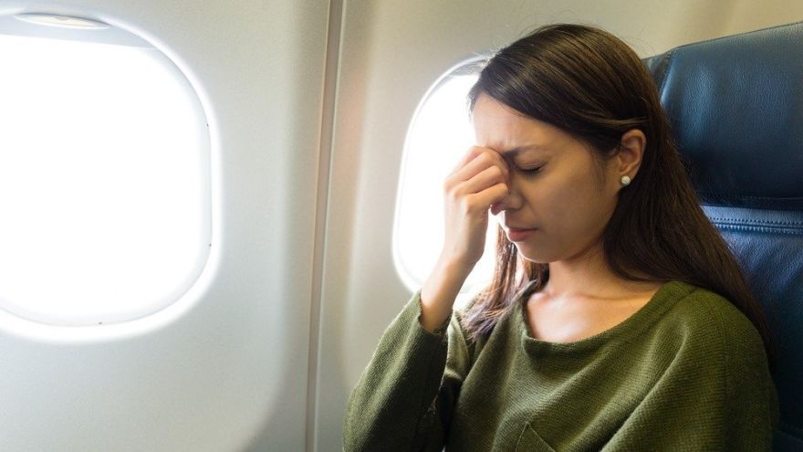 Przeziębienie Astmatycy, zawałowcy, przeziębieni - kto może bezpiecznie podróżować samolotem, a kto powinien wybrać inny transport na wakacje?