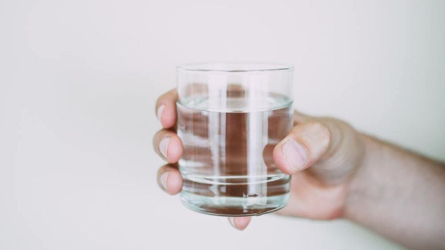 Organizm Jak woda działa na organizm człowieka i ile powinniśmy jej pić?