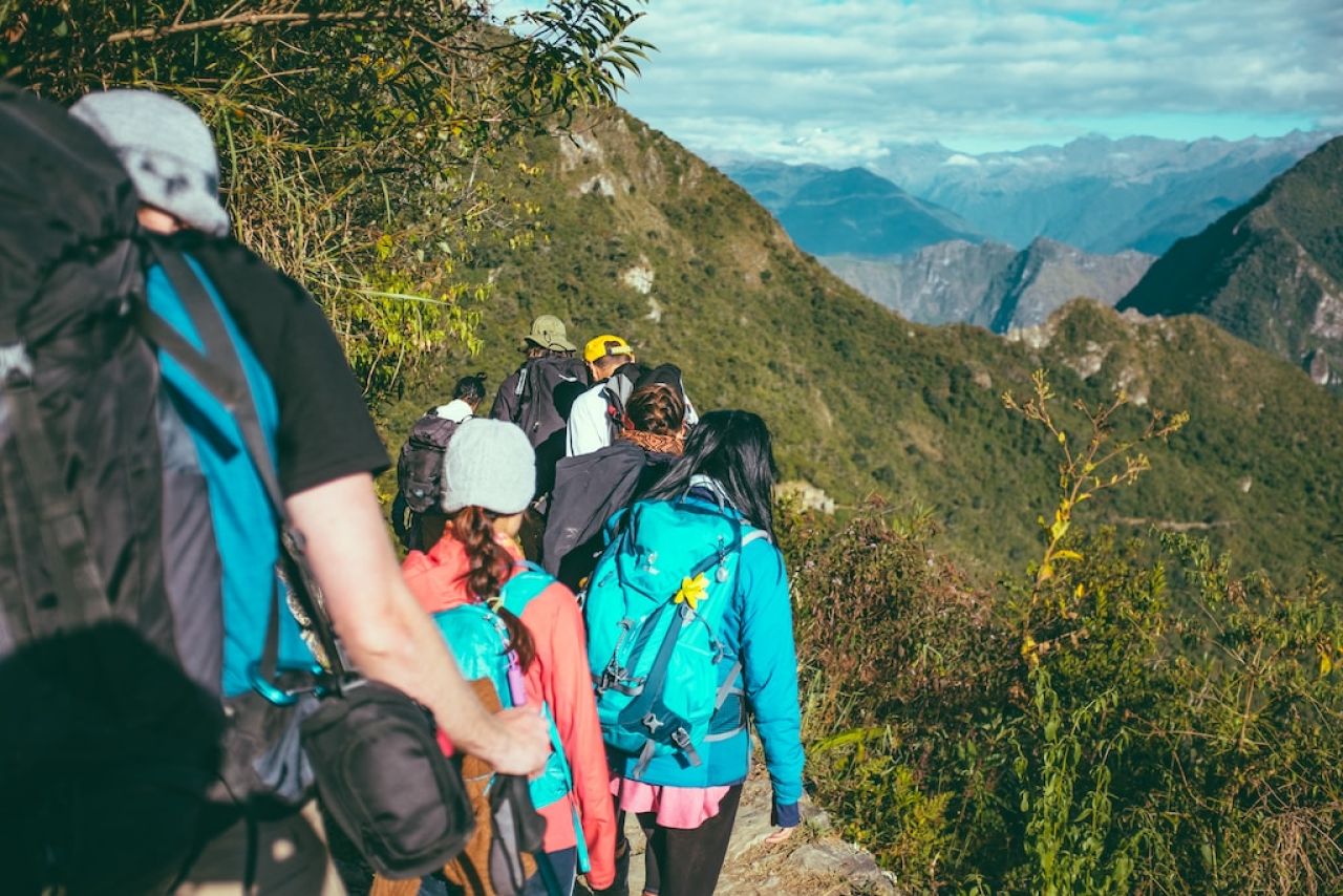 Gadżety outdoorowe: Sprzęt, który może przydać się podczas wycieczek górskich