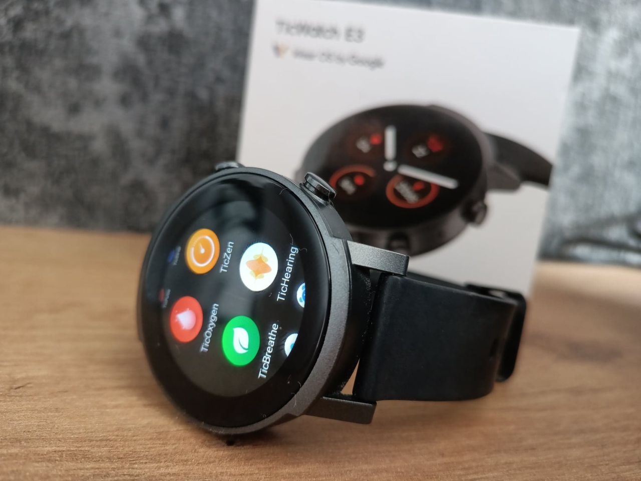 Mobvoi TicWatch E3 - smartwatch, z którym zadbasz o formę