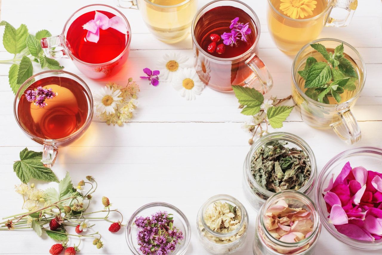 Kwieciste napary - jakie płatki kwiatów urozmaicą herbaciany susz?