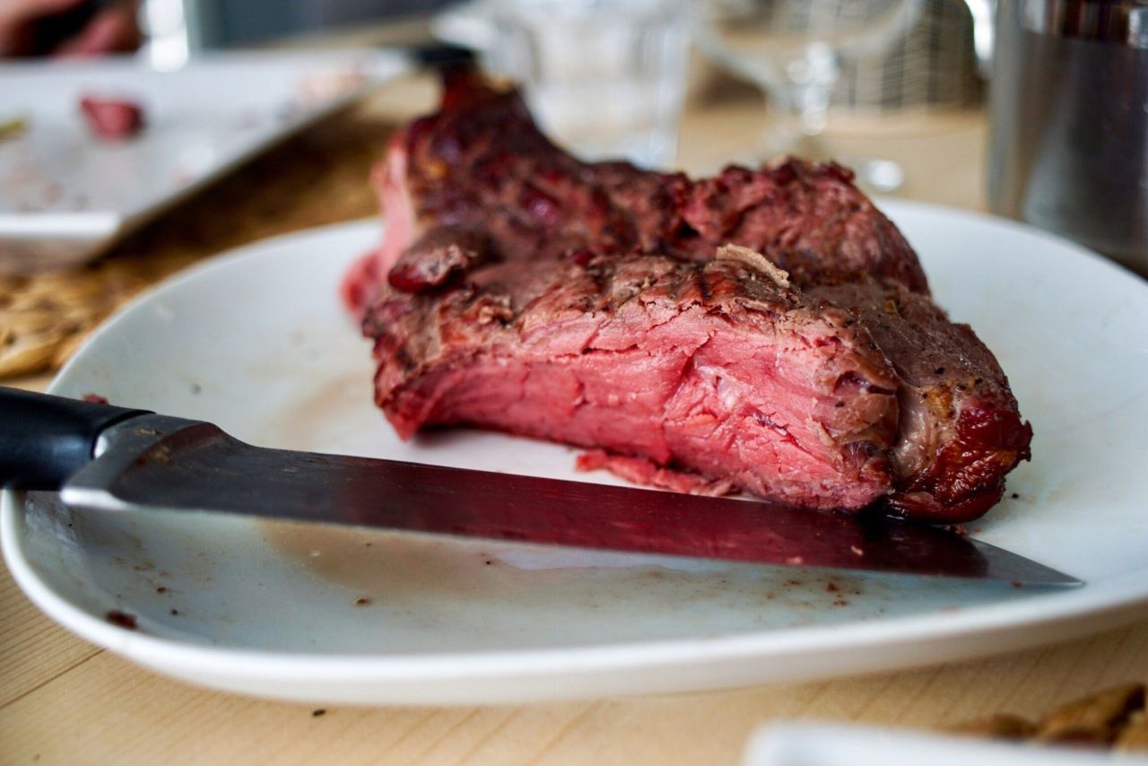Czy tylko tłuste, czerwone mięso zagraża poziomowi cholesterolu?