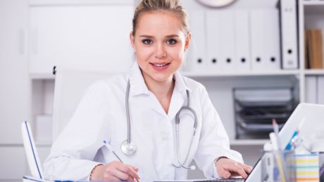 E-recepty, e-skierowania, dostęp do danych medycznych - co jeszcze zyskujesz, logując się do IKP?
