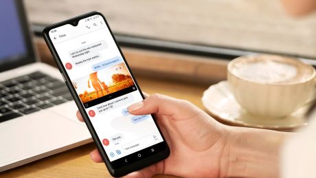 5 zasad jak korzystać z telefonu i chronić oczy