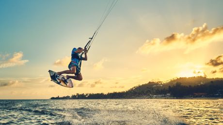 Kitesurfing nad polskim wybrzeżem – jakie są najlepsze miejsca?