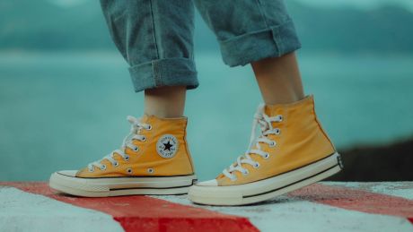 Do czego nosić damskie wysokie trampki za kostkę?