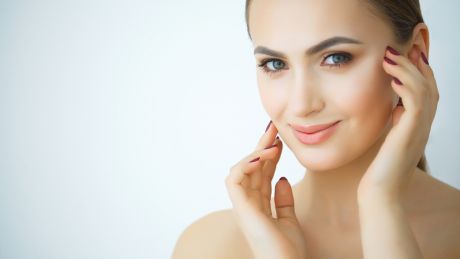Witamina C w pielęgnacji twarzy: jakie kosmetyki warto wypróbować?