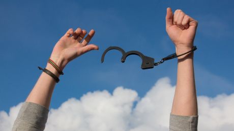 Nie daj się jesieni, czyli jak nie ulec nałogom w depresyjnym czasie?