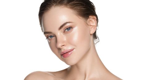 Maksymalnie nawilżona cera zimą. Jak uzyskać efekt plump skin?